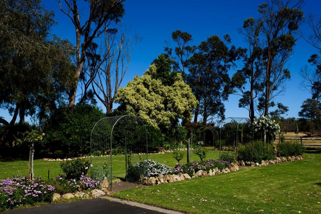 Fairlawn Estate Guest House Busselton Bagian luar foto